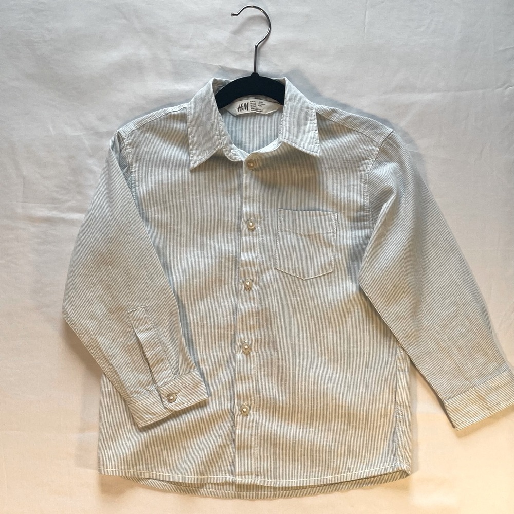 H&M, kids button down shirt size 4t-5t in good condition like new.